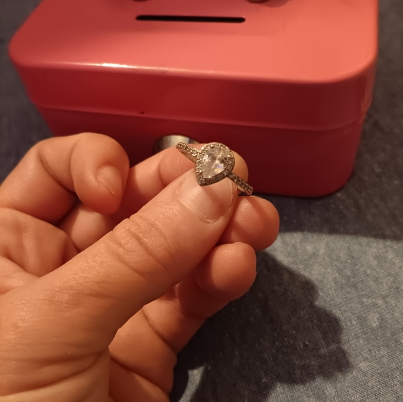 Pretty ring - Picture 3 of 3